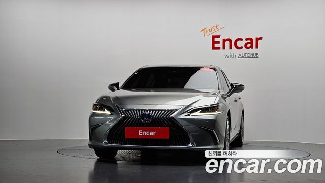 Lexus ES 300h 7-го поколения Luxury Plus - фото 1