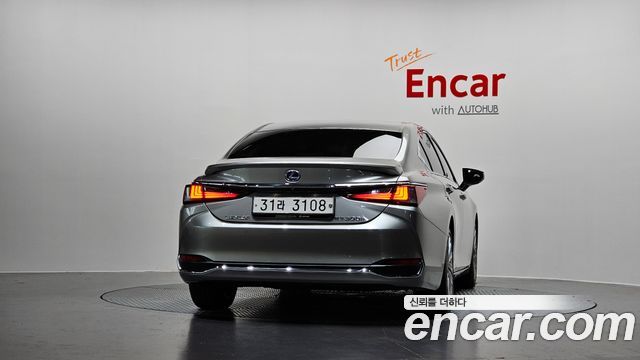 Lexus ES 300h 7-го поколения Luxury Plus - фото 2