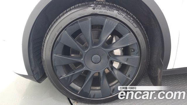 Tesla Model Y Long Range AWD - фото 4
