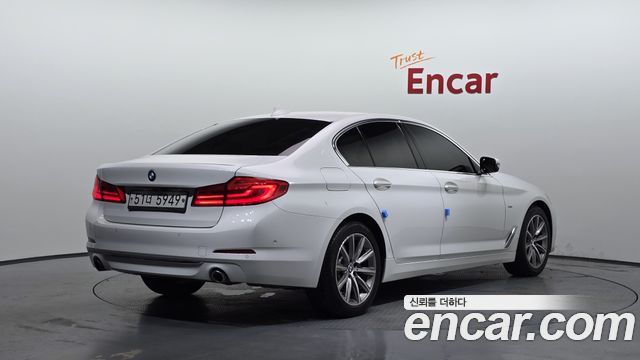 BMW 5 Series G30 520i Luxury - фото 1