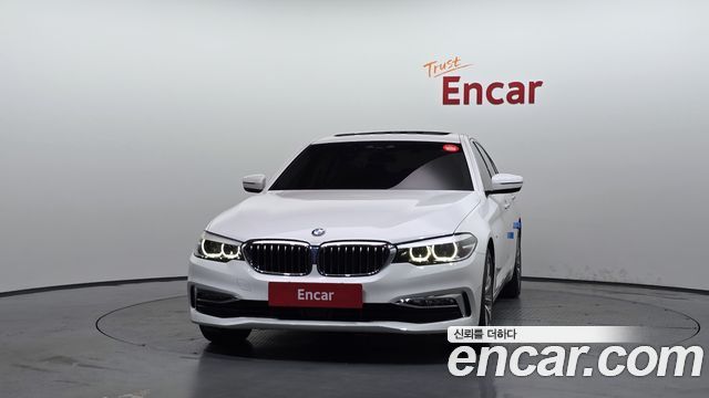 BMW 5 Series G30 520i Luxury - фото 2