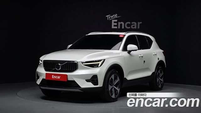 Volvo XC40 B4 Ultimate Bright - фото 0