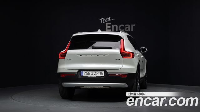 Volvo XC40 B4 Ultimate Bright - фото 3