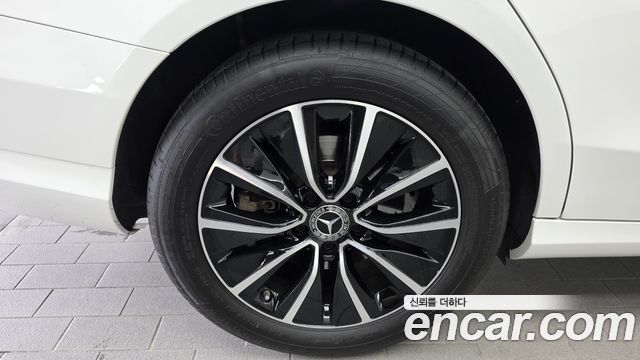 Mercedes-Benz C-Class W205 C200 - фото 4