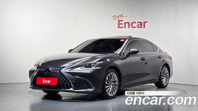 Lexus ES 300h 7-го поколения Luxury Plus - фото 0
