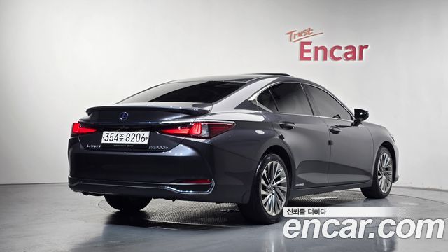 Lexus ES 300h 7-го поколения Luxury Plus - фото 1