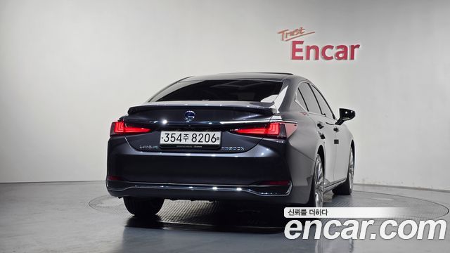 Lexus ES 300h 7-го поколения Luxury Plus - фото 3