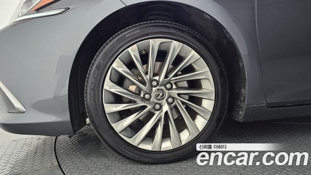 Lexus ES 300h 7-го поколения Luxury Plus - фото 4