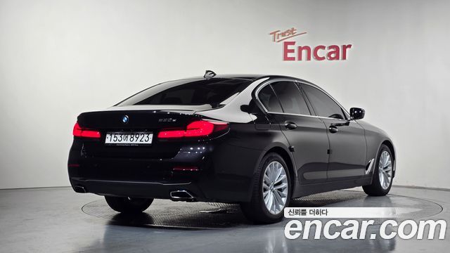 BMW 5 Series G30 530e Luxury - фото 1