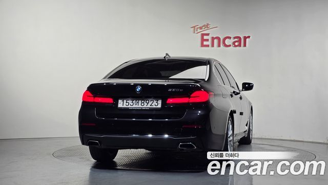 BMW 5 Series G30 530e Luxury - фото 3