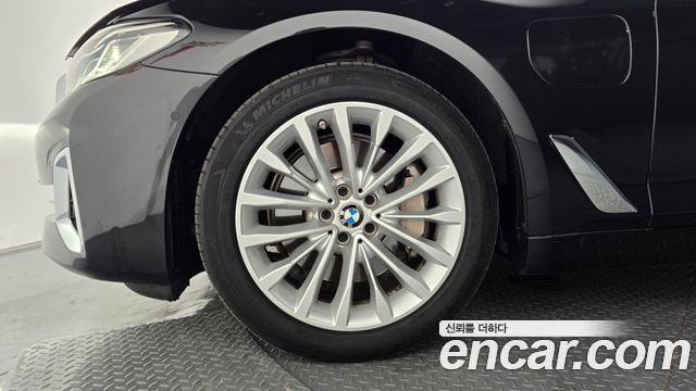 BMW 5 Series G30 530e Luxury - фото 4