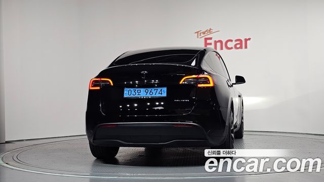 Tesla Model Y Long Range AWD - фото 3