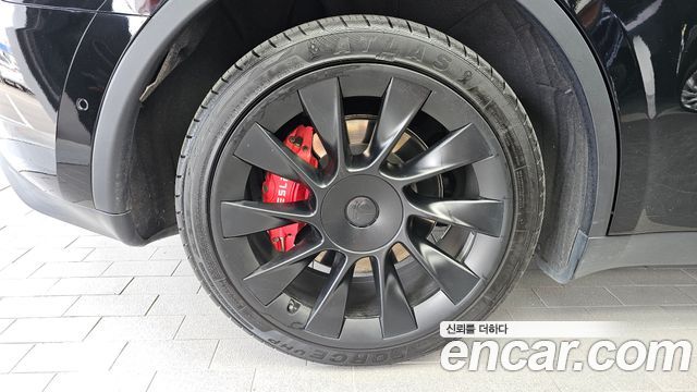 Tesla Model Y Long Range AWD - фото 4
