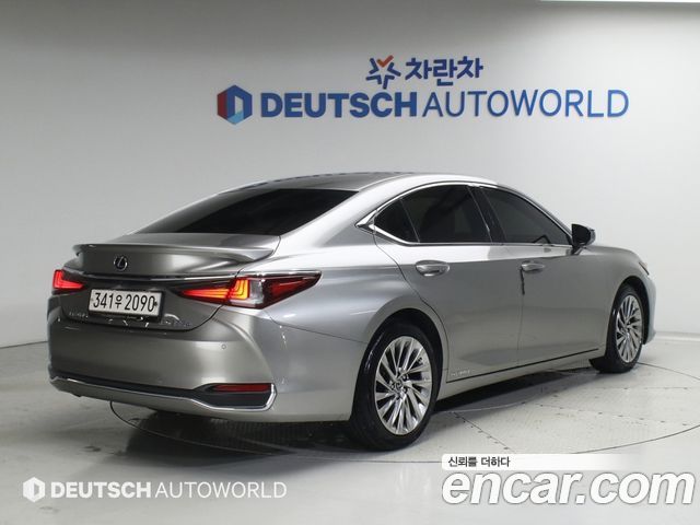 Lexus ES 300h 7-го поколения Executive - фото 1
