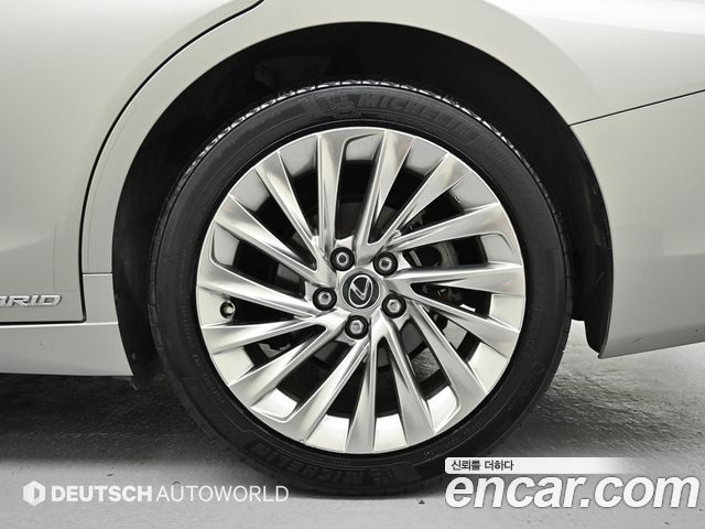Lexus ES 300h 7-го поколения Executive - фото 4