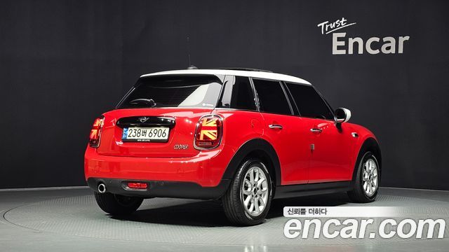 Mini Cooper 5Door HIGH 3rd - фото 1