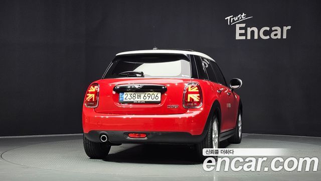 Mini Cooper 5Door HIGH 3rd - фото 3