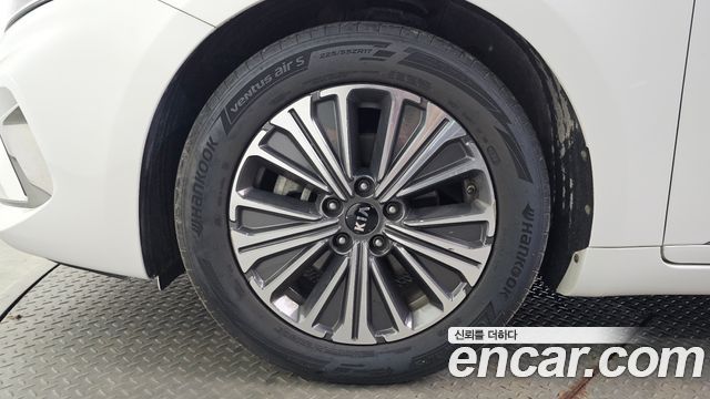 Kia K7 Premier, гибрид Signature - фото 4