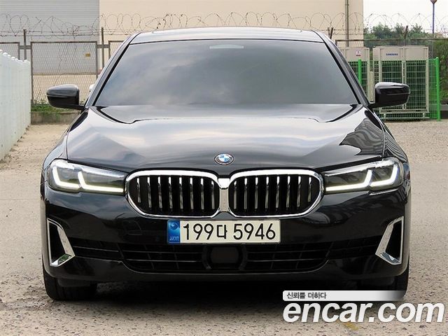 BMW 5 Series G30 520i Luxury - фото 0