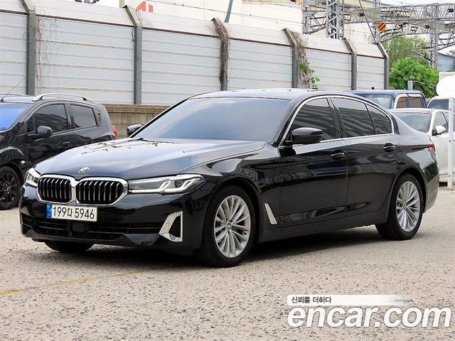 BMW 5 Series G30 520i Luxury - фото 1