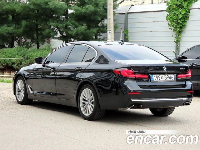 BMW 5 Series G30 520i Luxury - фото 2