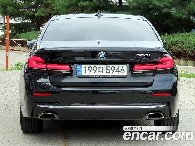 BMW 5 Series G30 520i Luxury - фото 3
