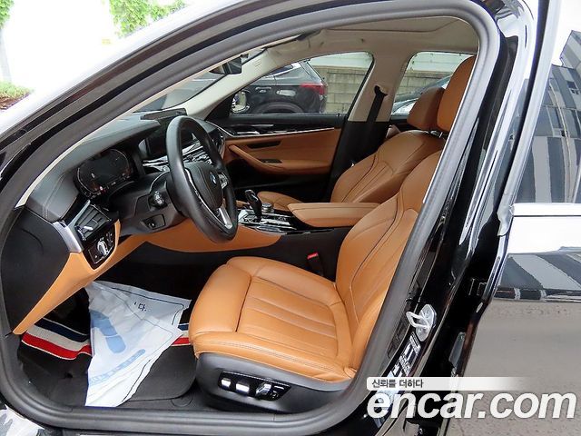BMW 5 Series G30 520i Luxury - фото 4