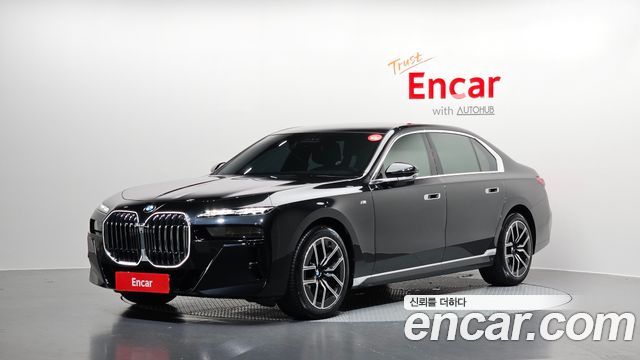 BMW 7 Series G70 740i sDrive M Sport - фото 0