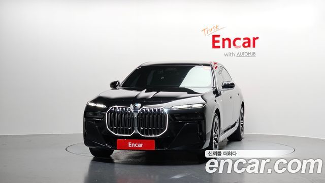 BMW 7 Series G70 740i sDrive M Sport - фото 2