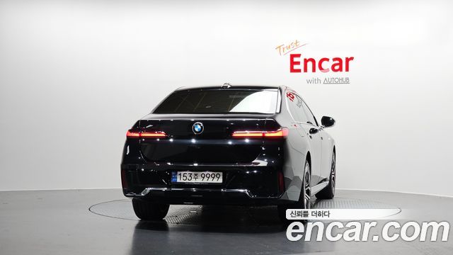 BMW 7 Series G70 740i sDrive M Sport - фото 3