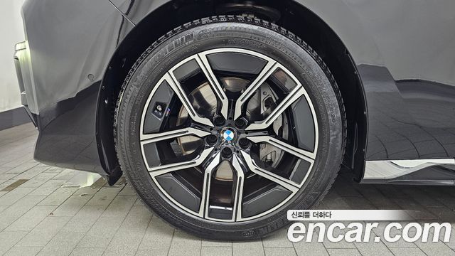 BMW 7 Series G70 740i sDrive M Sport - фото 4
