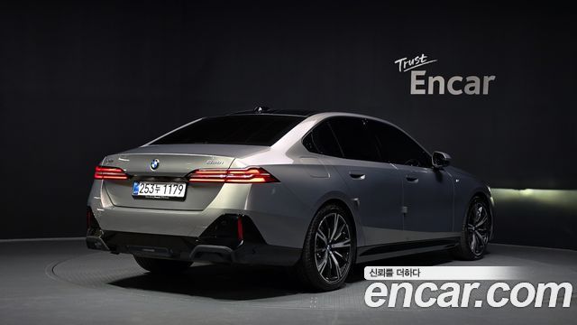 BMW 5 Series G60 530i xDrive M Sport - фото 1
