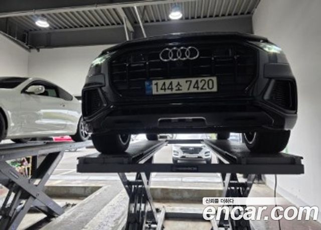 Audi Q8 55 TFSI Quattro Premium - фото 0