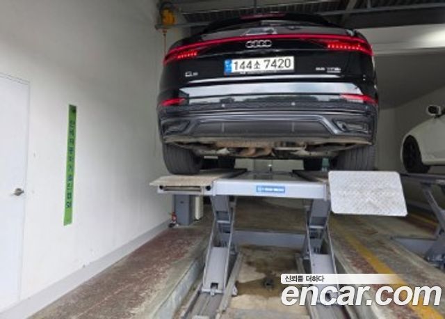 Audi Q8 55 TFSI Quattro Premium - фото 1
