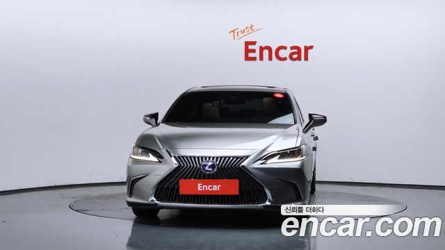 Lexus ES 300h 7-го поколения Supreme - фото 2