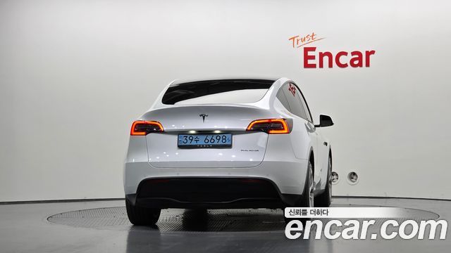 Tesla Model Y Long Range AWD - фото 3