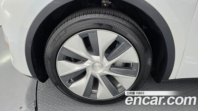 Tesla Model Y Long Range AWD - фото 4