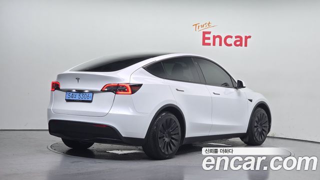 Tesla Model Y RWD - фото 1