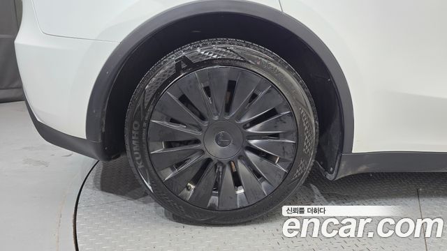 Tesla Model Y RWD - фото 4