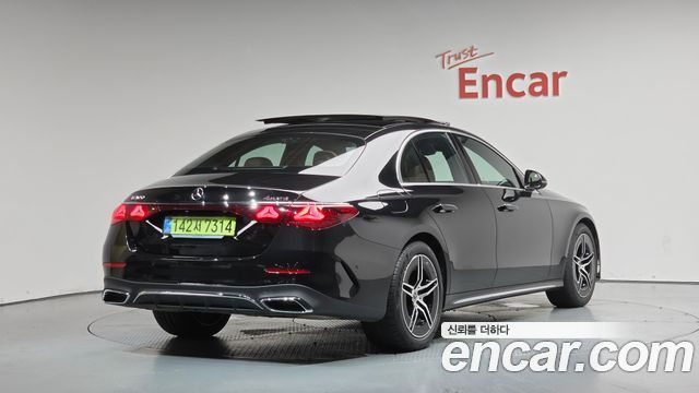Mercedes-Benz E-Class W214 E300 4MATIC AMG Line - фото 0