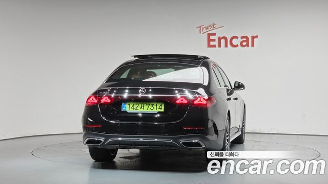 Mercedes-Benz E-Class W214 E300 4MATIC AMG Line - фото 2