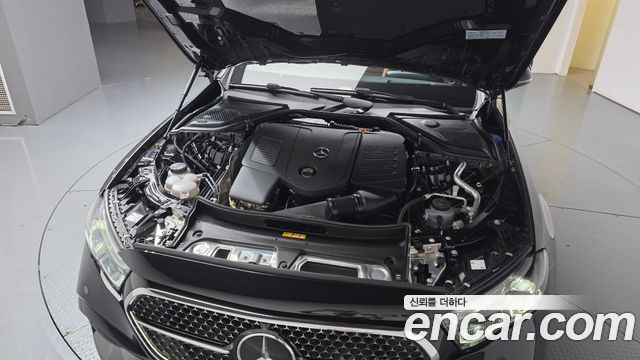 Mercedes-Benz E-Class W214 E300 4MATIC AMG Line - фото 4