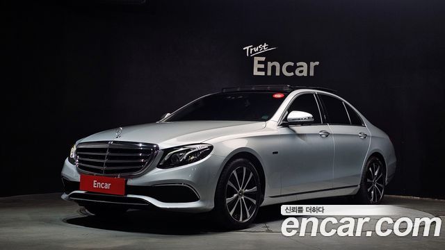 Mercedes-Benz E-Class W213 E300e Exclusive - фото 0