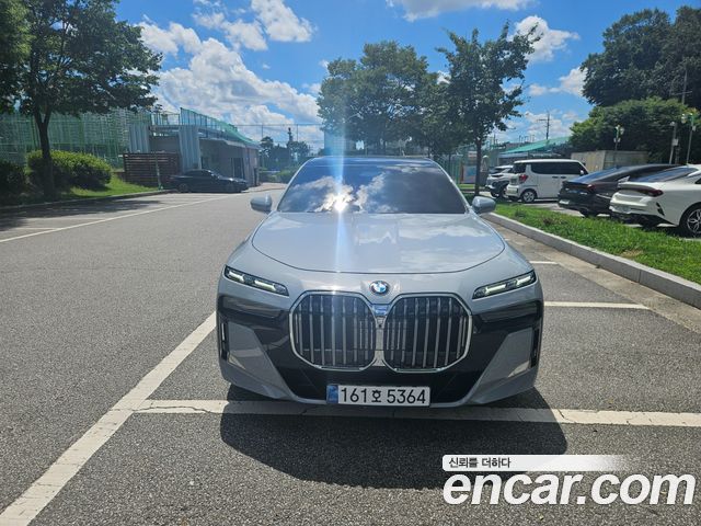 BMW 7 Series G70 740i sDrive M Sport - фото 0