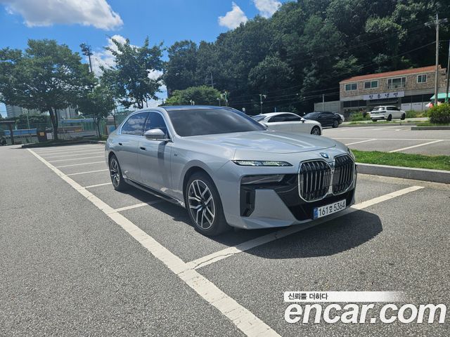 BMW 7 Series G70 740i sDrive M Sport - фото 1