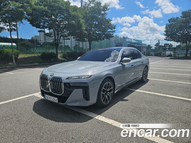 BMW 7 Series G70 740i sDrive M Sport - фото 2