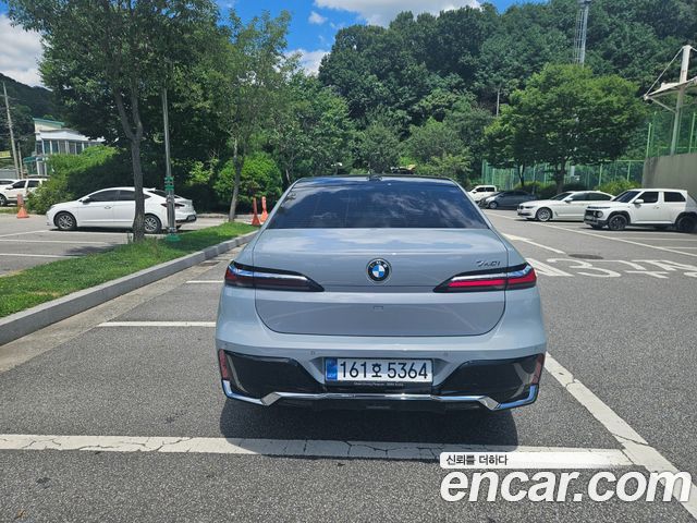 BMW 7 Series G70 740i sDrive M Sport - фото 3