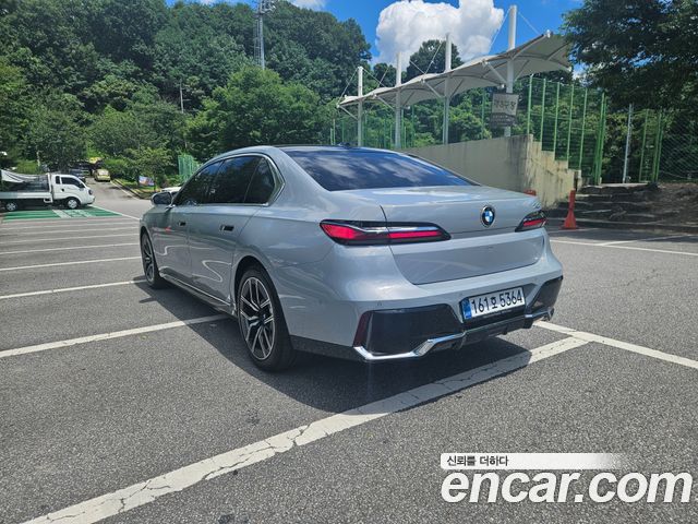 BMW 7 Series G70 740i sDrive M Sport - фото 4