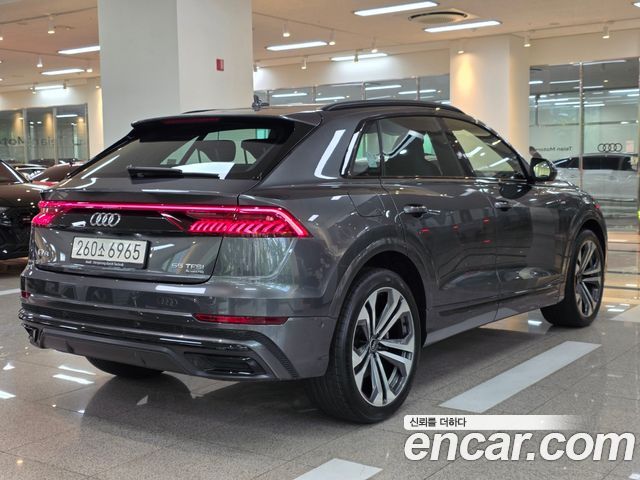 Audi Q8 55 TFSI Quattro Premium - фото 1