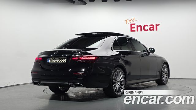 Mercedes-Benz E-Class W213 E350 4MATIC AMG Line - фото 0